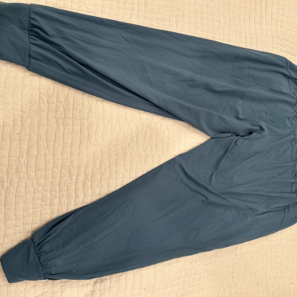 ATHLETA Salutation Jogger, light blue. Used but in great condition!